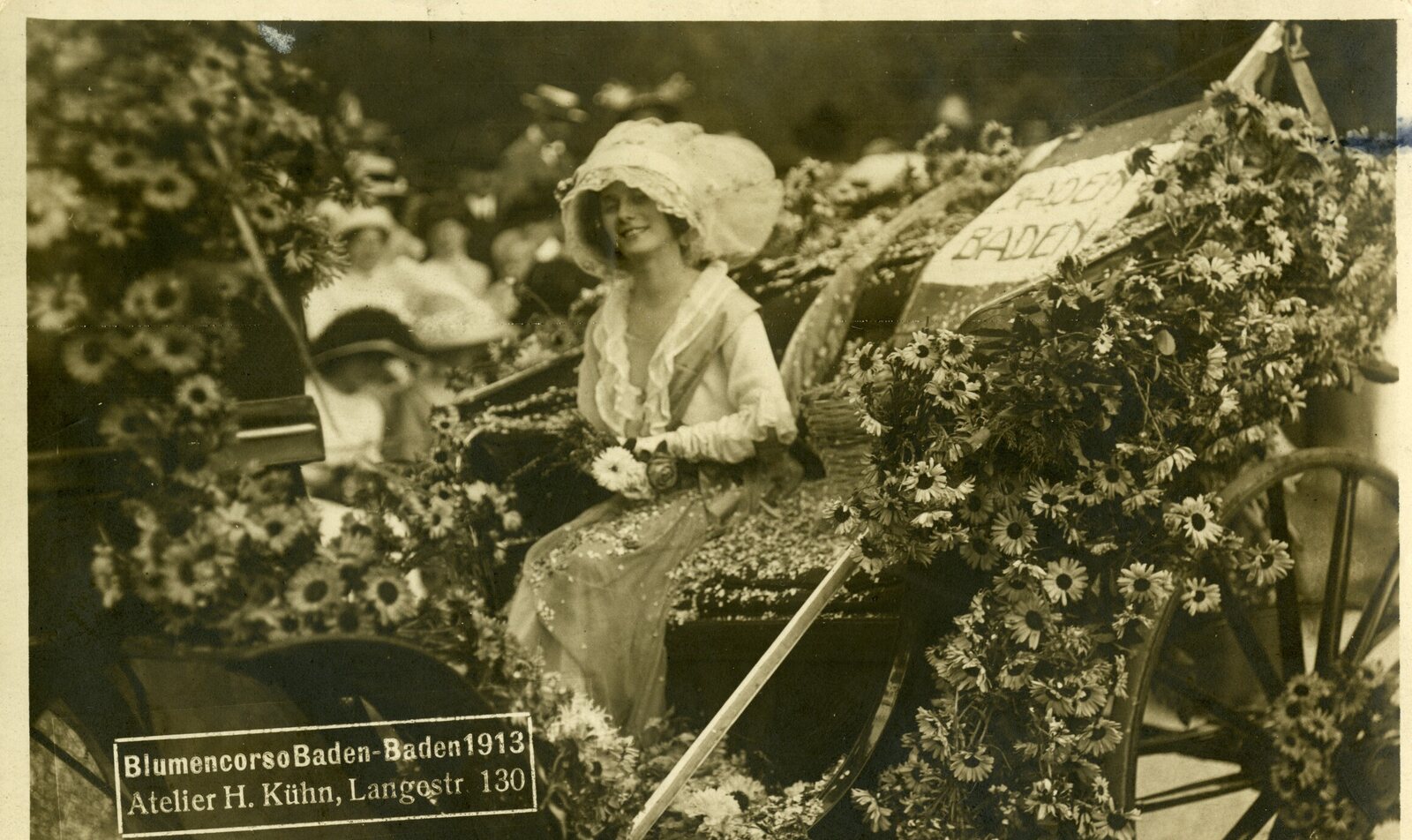 Anna Pawlowa beim Blumencorso in Baden-Baden, 1913