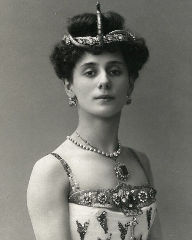 Anna Pawlowa, Porträt mit Diadem